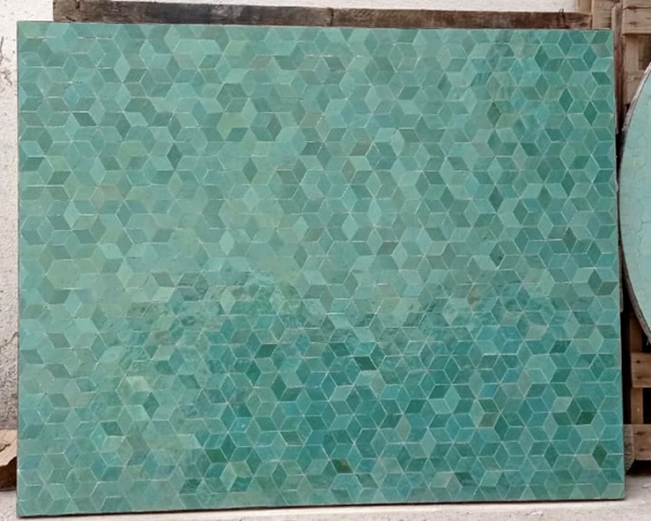 Plateau de table rectangle en zellige fabriqué sur mesure à des dimensions spécifique pour s'adapter au piètement du client, camaïeux de verts