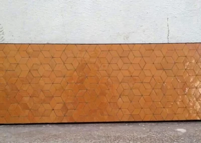 Plateau de banc en zellige de couleur miel, dimensions : 120x40cm