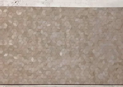 Plateau de table rectangle en zellige de couleur saumon et motif cubes, dimensions 200x95cm