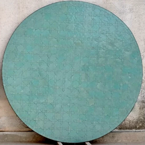 Grand plateau de table, 140cm de diamètre, en zellige de couleur céladon