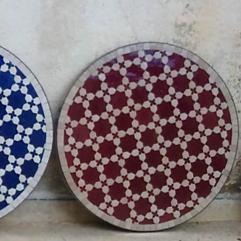 Plateau rond de 80cm de diamètre en zellige rouge et blanc, pour table haute ou basse