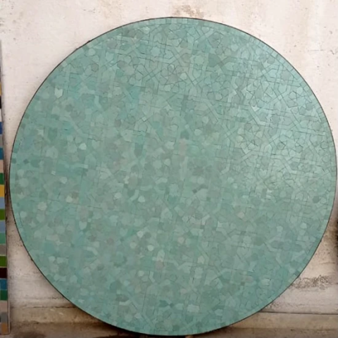 Grand plateau de table ronde, motif Anjuna, couleur vert céladon, livraison Lyon (69)