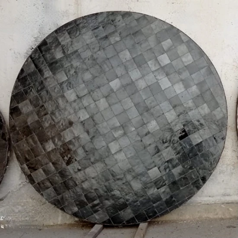 Plateau de table rond en zellige noir, fabrication sur mesure à Marseille (13)