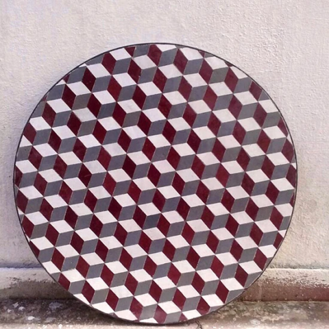 Plateau rond de table en zellige gris, blanc et aubergine