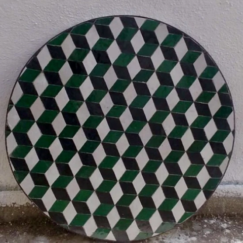 Plateau rond de table en zellige, motif cube, couleurs vert, noir et blanc