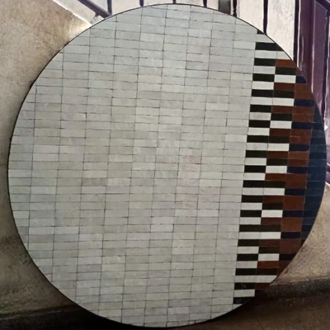 Plateau de table ronde, création originale en zellige au motif rectangle, visuel unique et sur mesure