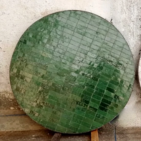 Plateau rond de table en zellige vert anglais au motif rectangle