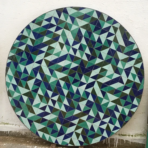 Plateau de table ronde en zellige triangle