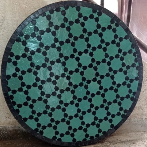 Plateau de table ronde, 70cm de diamètre, Fleurs de Matécha en zellige noir et vert, commande sur mesure pour Marseille (13)