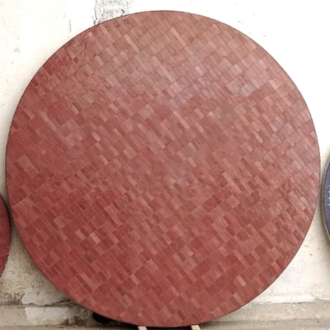 Grand plateau rond (120cm) en zellige rouge pour table basse 40cm