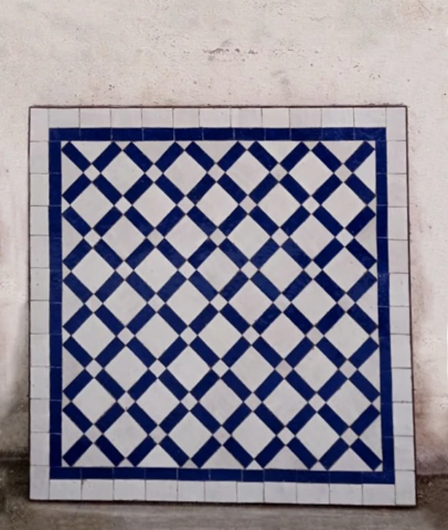 Plateau de table artisanal, zellige treillis bleu et blanc