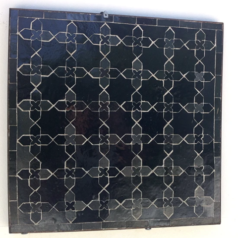 Plateau en zellige pour table carrée au motif matécha, couleur noire