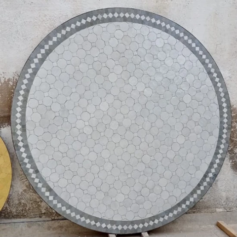 Plateau de table en zellige fait à la main pour un restaurant de Lyon