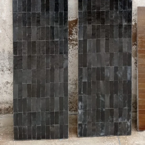 Plateaux de bancs en zellige noir