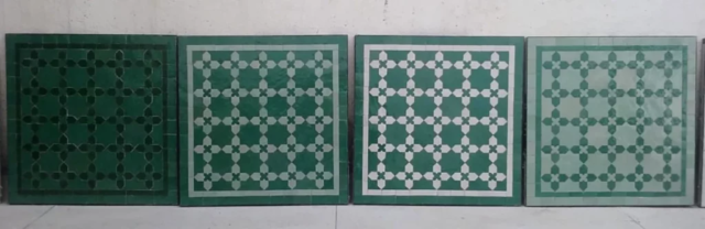 Quatre plateaux carrés de tables en zellige, déclinaisons colorées des différents verts disponibles chez Art et Sud déco
