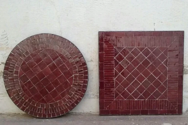 Plateaux de table en zellige rayé de couleur rouge