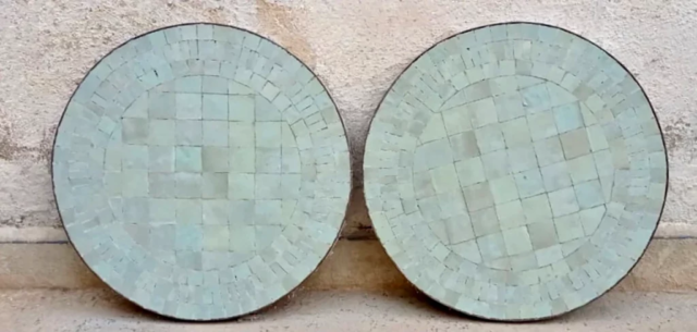 Plateaux ronds de table en zellige rayé de couleur vert tilleul