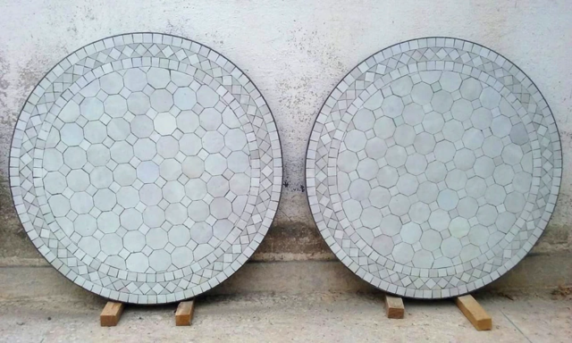 Deux plateaux de table en zellige blanc nacré