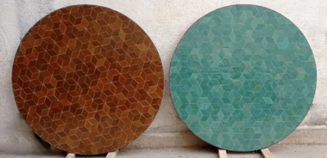 Plateaux de tables ronds en zellige, couleur miel et vert céladon, diamètre 110cm