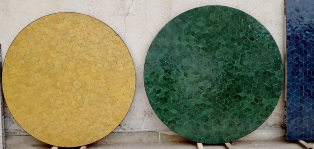 Plateaux de table ronds en zellige, diamètre 120 cm, livraison à Paris (75)