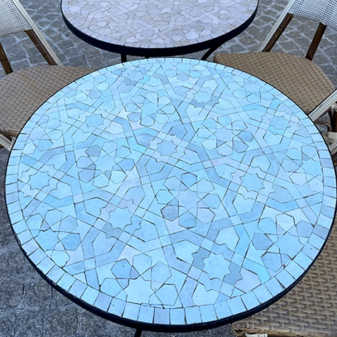 Tables de restauration, bistro parisien, zellige et fer forgé