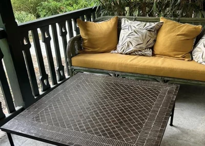 table basse 80x60 cm en extérieur, création en zellige rayé de couleur marron