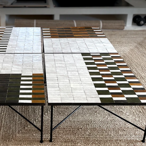 4 tables basses carrées côte à côte en zellige rectangle