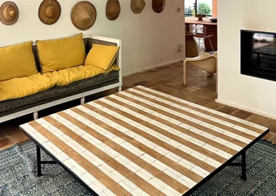 Grande table basse de salon, zellige nacre et safran, motif rectangle