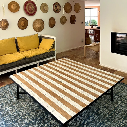 Grande table basse de salon, zellige nacre et safran, motif rectangle