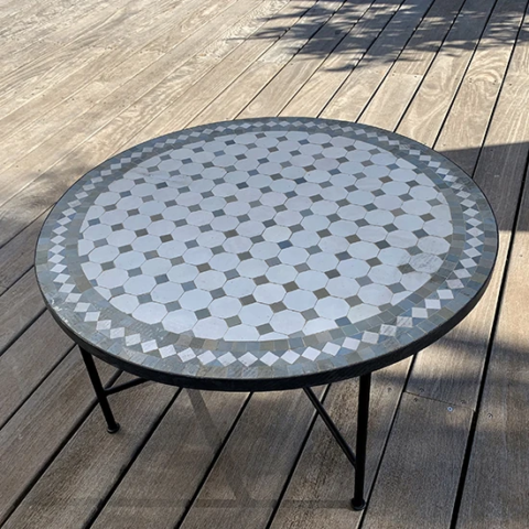 Table de terrasse extérieure en zellige à Bézier