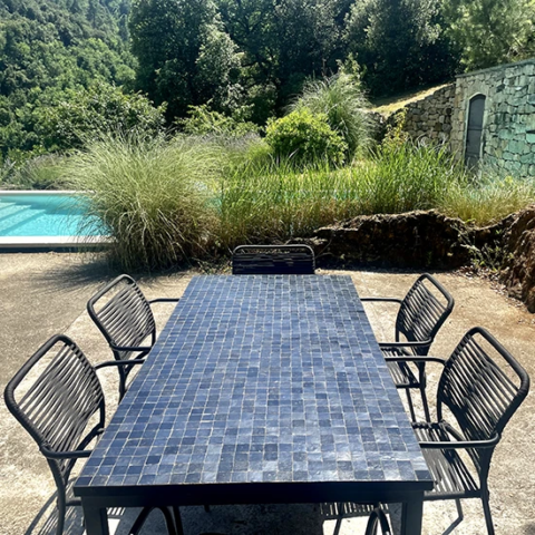 Table en extérieur, zellige noir 5 x5 cm