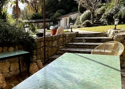 Table et desserte de repas rectangles en zellige, motif cubes de couleur vert d'eau