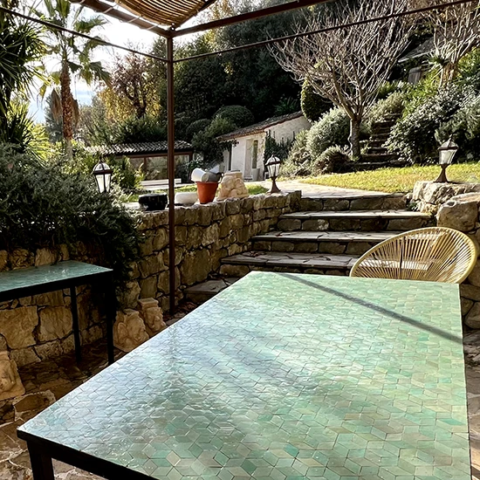 Table et desserte de repas rectangles en zellige, motif cubes de couleur vert d'eau