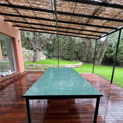Grande table de repas rectangulaire en zellige vert émeraude