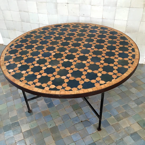 Table basse et ronde en zellige, couleur noire et beige cuivré, motif matécha