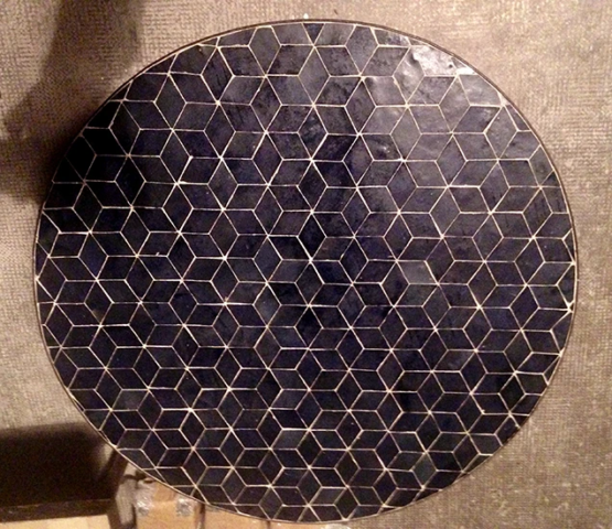 Table en zellige noir, montage sur mesure pour Paris (75)