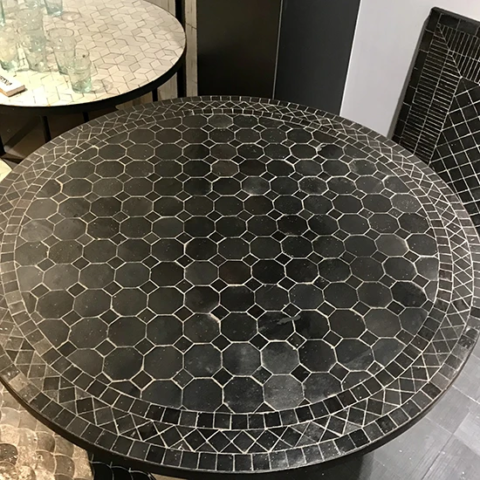 Boutique de table en fer forgé et zellige à Paris 14e