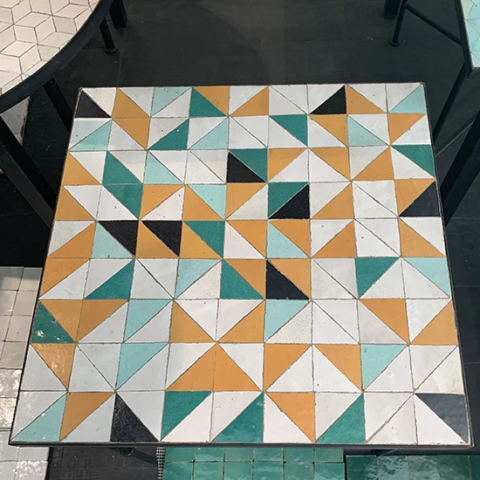table sur mesure en zellige, motif triangle pour Marseille (13)