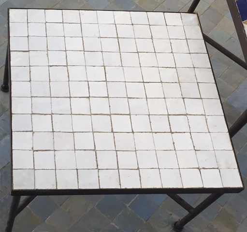 Table en zellige blanc de 10 x 10 cm