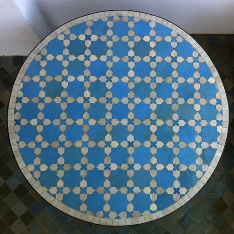 Table en zellige et fer forgé à la main, motif fabriqué sur mesure pour un client de Marseille