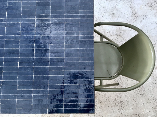 Table en zellige bleu nuit, motif rectangle