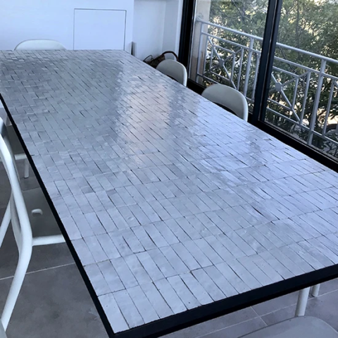 Grande table de réception en zellige blanc, motif rectangle
