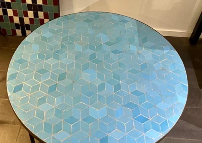 Table ronde en zellige bleu ciel, livraison en Arles (13)