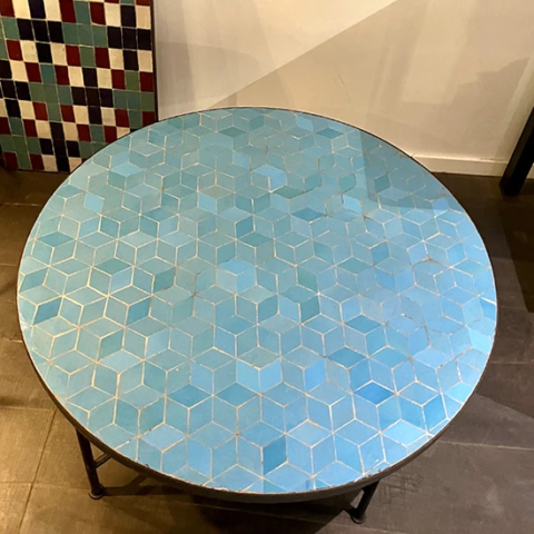 Table ronde en zellige bleu ciel, livraison en Arles (13)