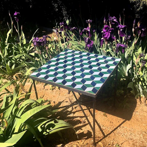 Table carrée en zellige, création spécifique sur mesure pour client à Menton (06)