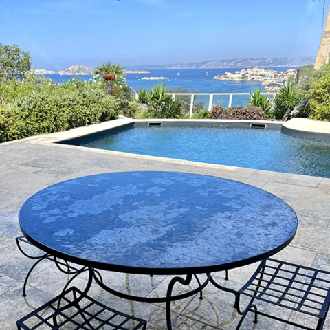 Zellige bleu pour fabrication de table sur mesure