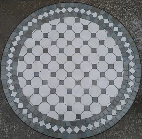 Plateau de table ronde en zellige, gris et blanc