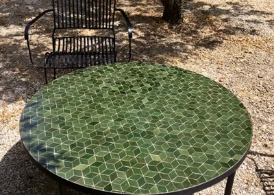 Table basse en zellige de couleur vert anglais, création Art et Sud Déco Marseille