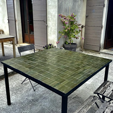 Table sur mesure en zellige vert tilleul