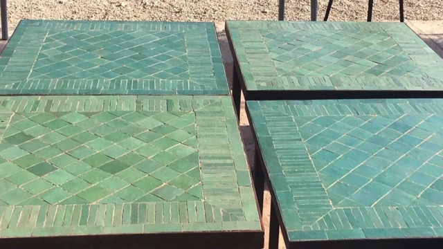 Tables jumelles en zellige rayé vert émeraude